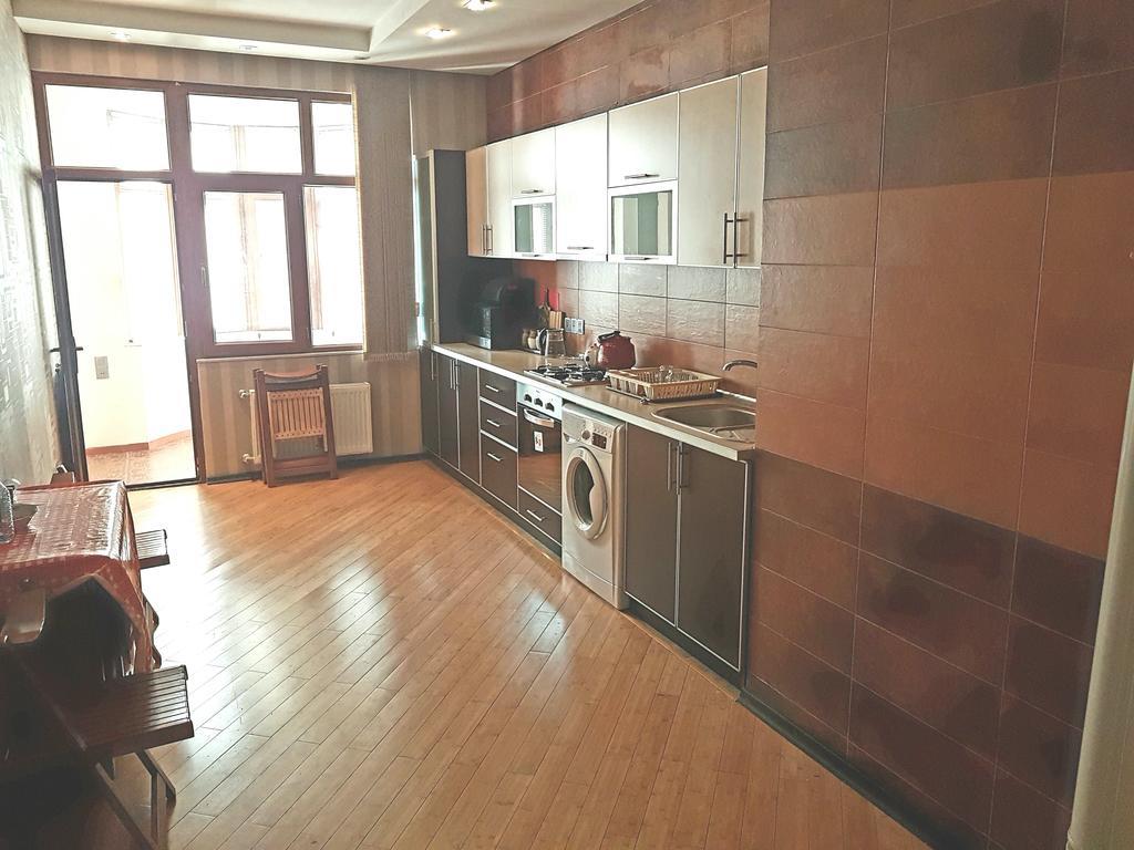 Apartment On Mirqasimov St.29 Bakoe Buitenkant foto